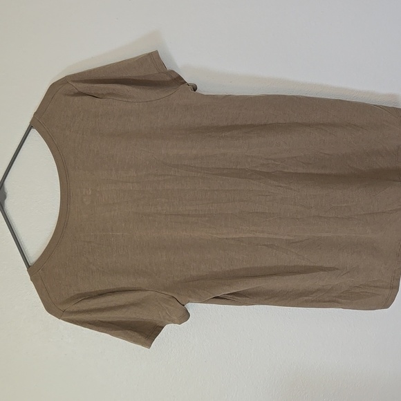 SO | Olive Green V Neck Short Sleeve Pocket Tee Size Medium NWT - Picture 3 of 5